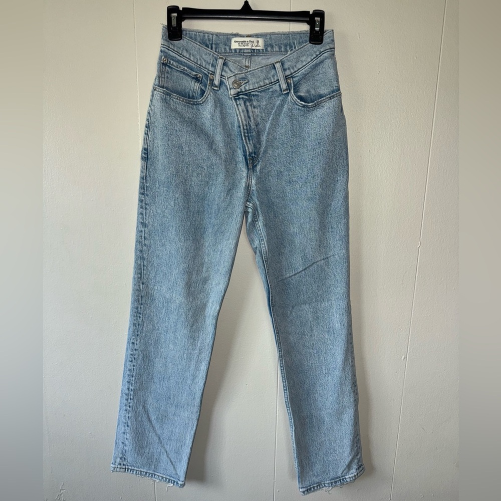 Abercrombie and Fitch 90s Straight Ultra High Rise